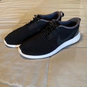 Nike Flyknit Roshe 2.0 Size 10.5